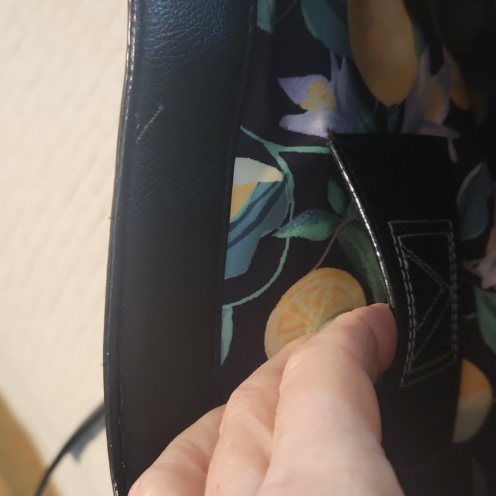 Victoria's Secret The Victoria Structured Satchel, Crossbody, NWOT - Picture 3 of 8
